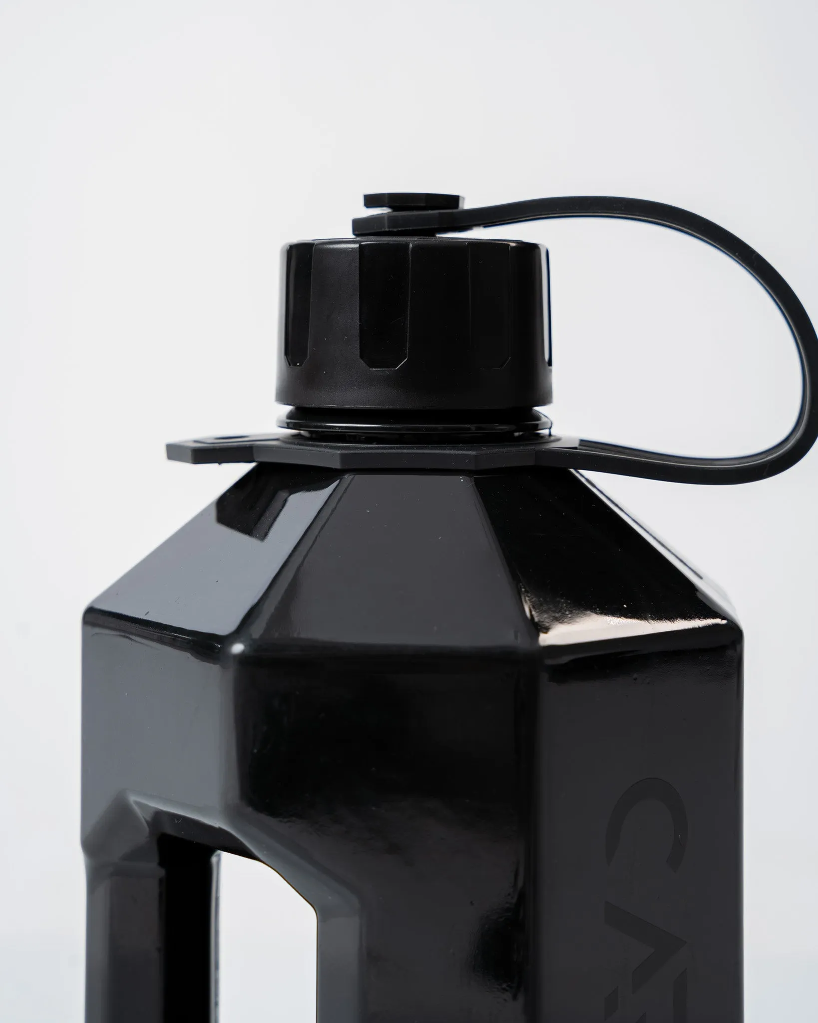 All Black 2L Hydrator