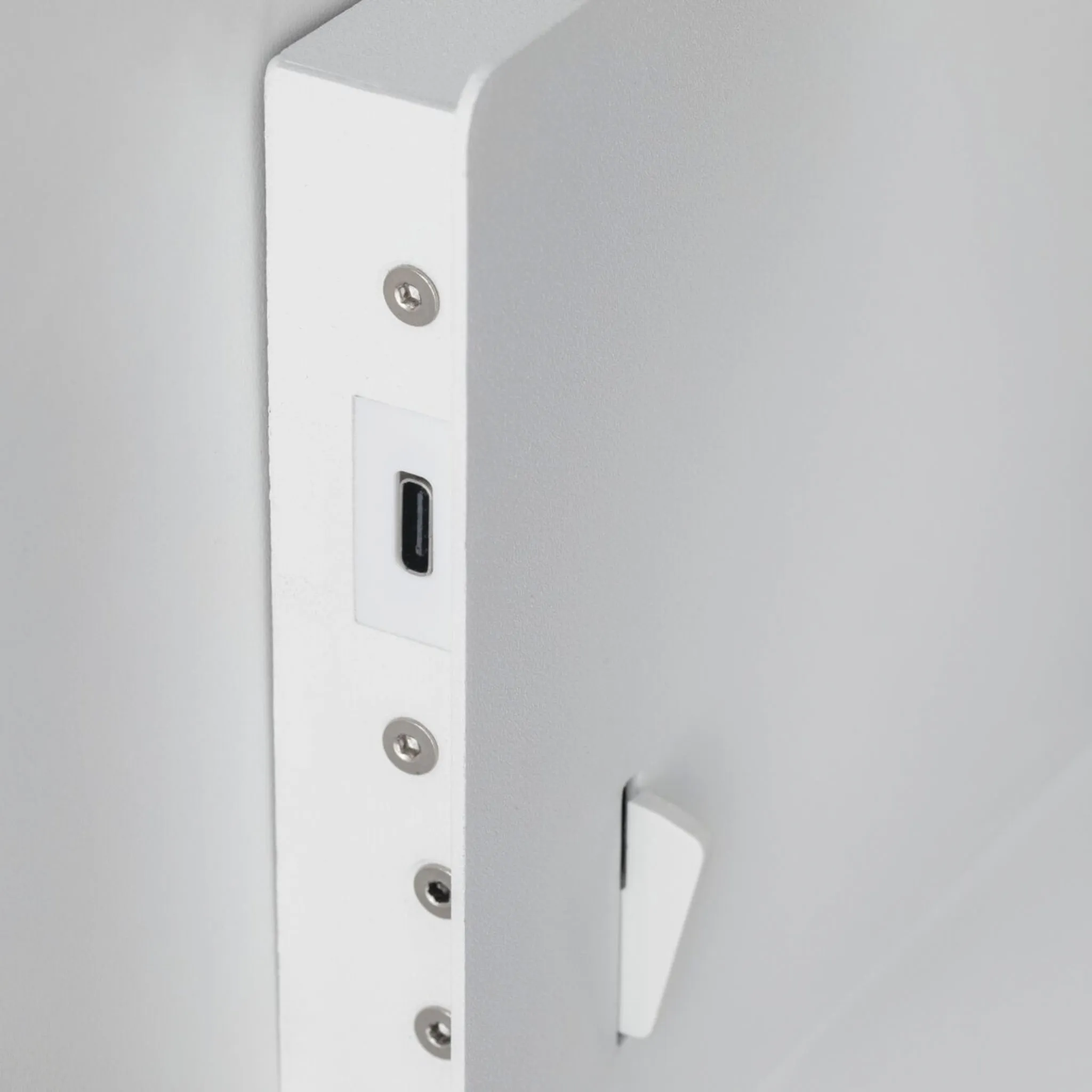 Devara 40W Wall Mounted Lamp with USB Port in White Matt