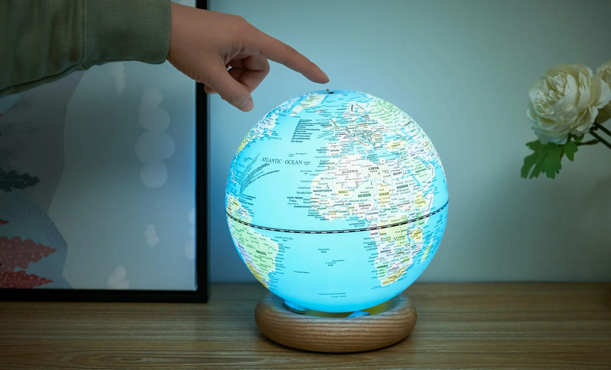 Gingko - Atlas Globe Lamp