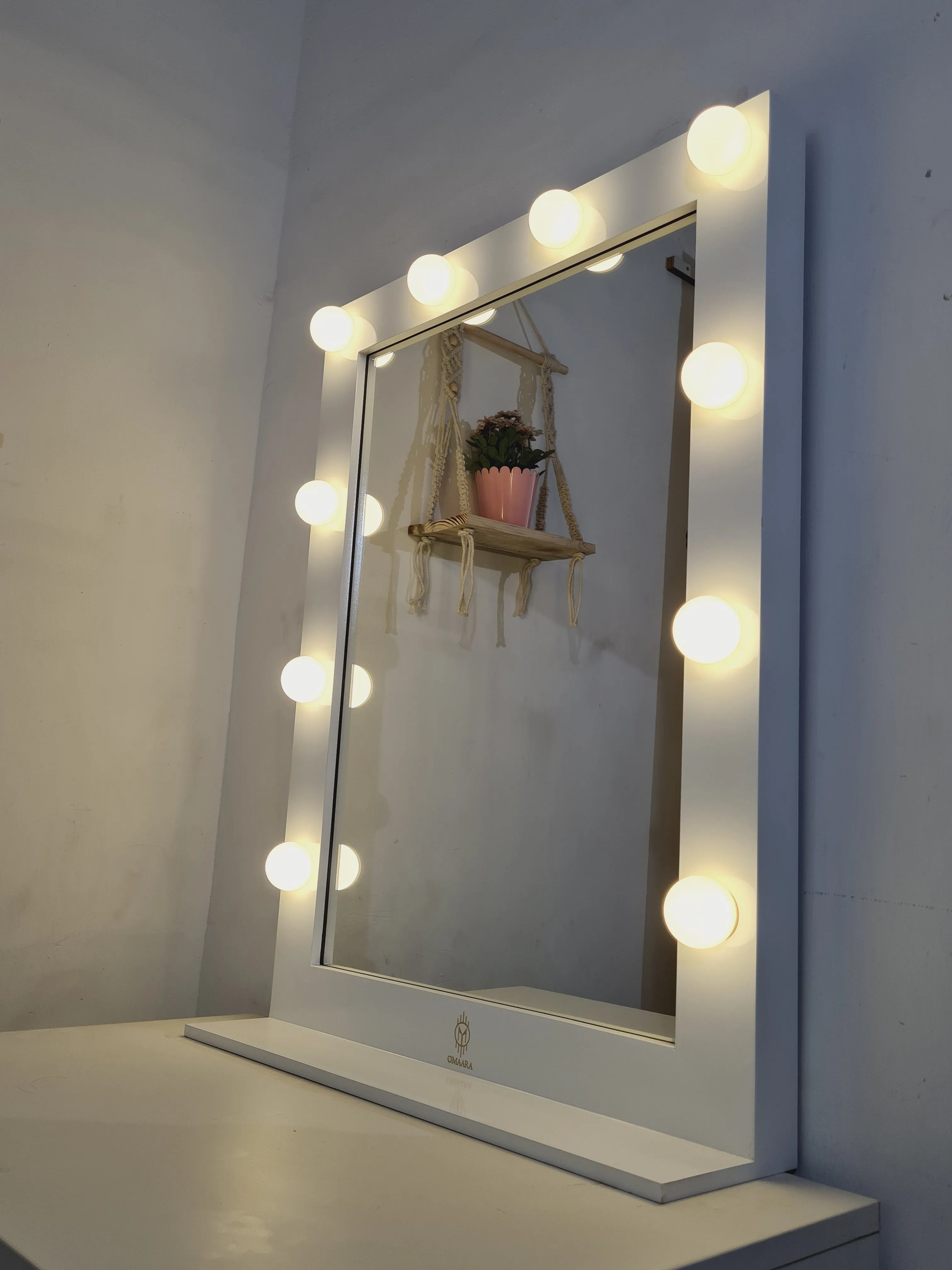 THE MAKEUP MIRAGE | MAKEUP MIRROR WITH LIGHTS