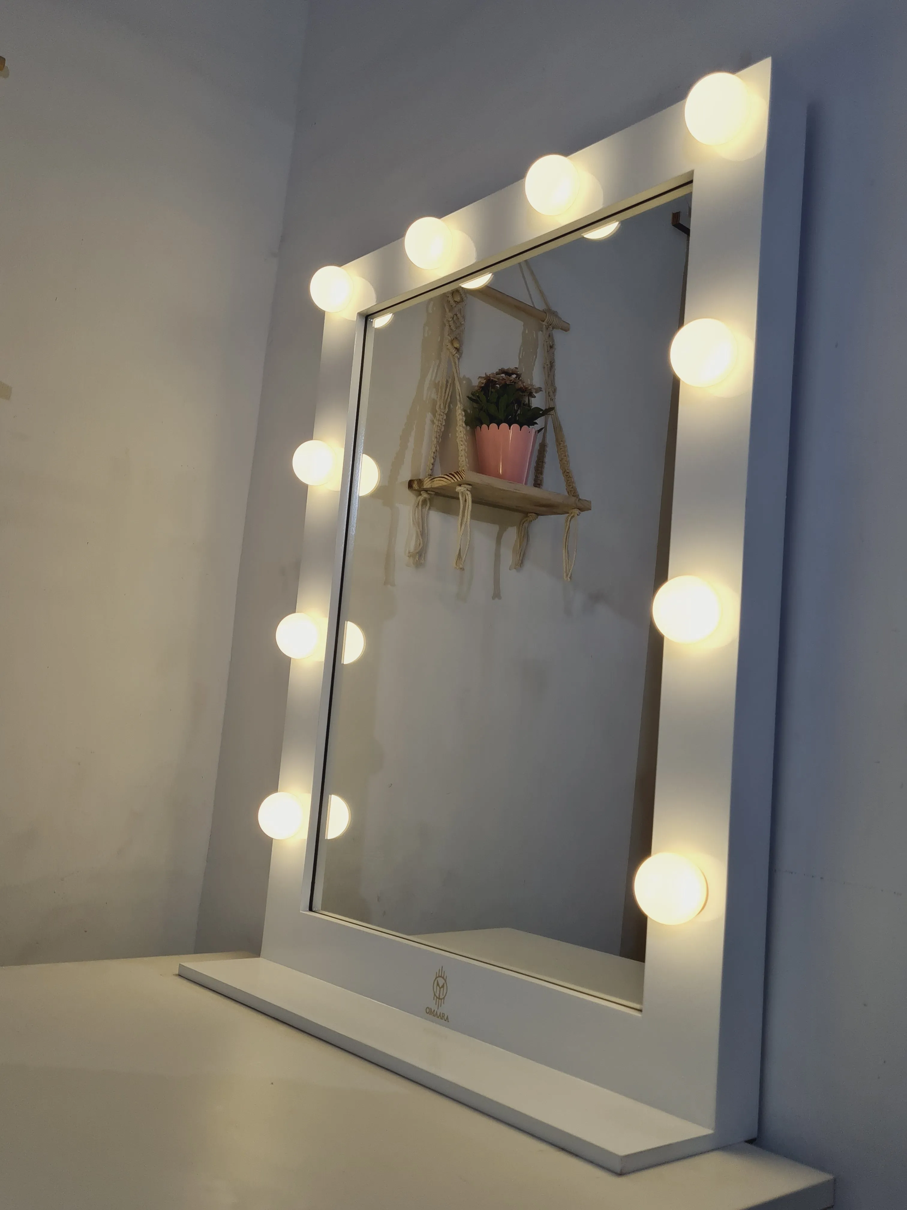 THE MAKEUP MIRAGE | MAKEUP MIRROR WITH LIGHTS